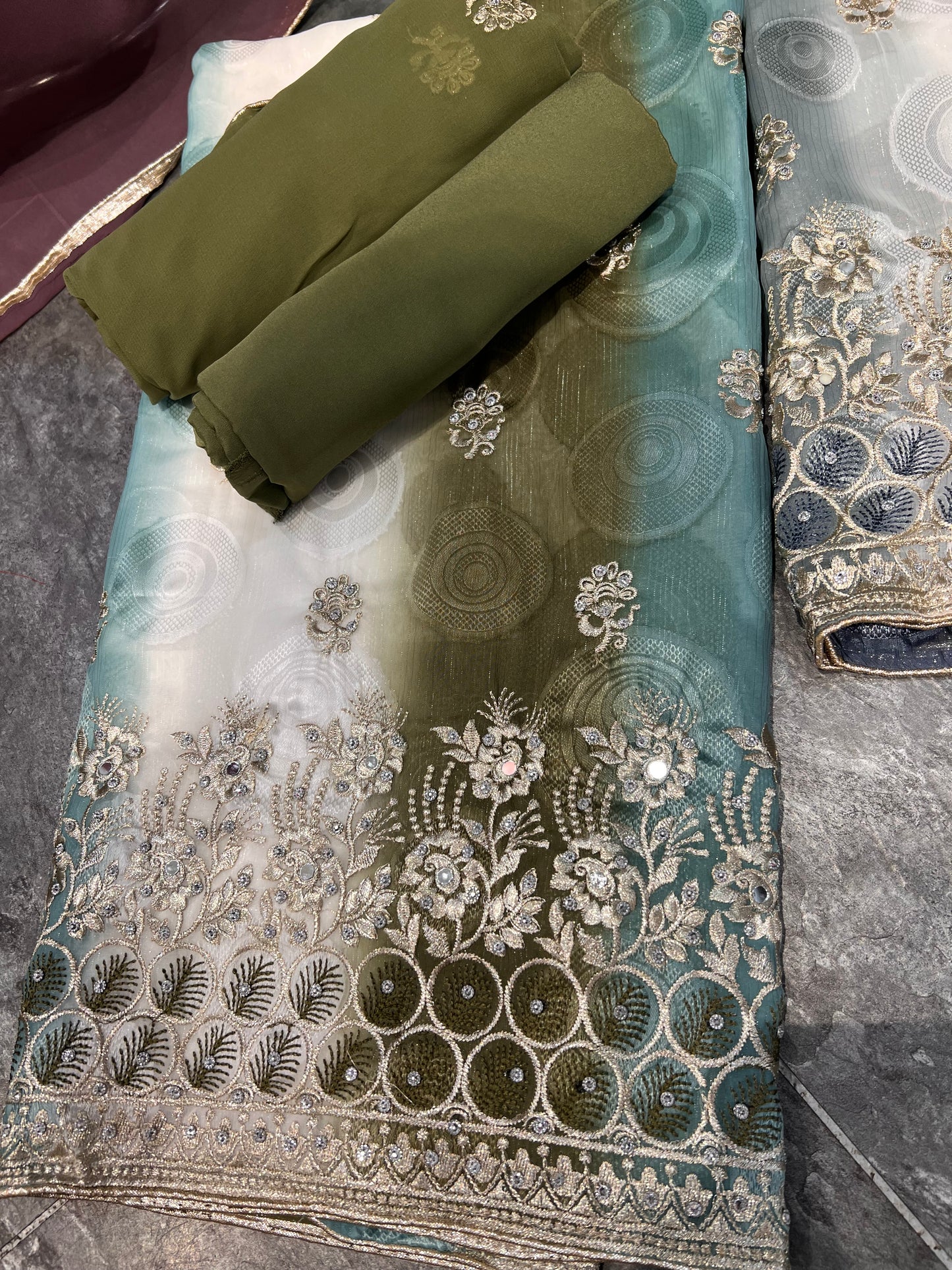 Embroidered broshia 4pcs
