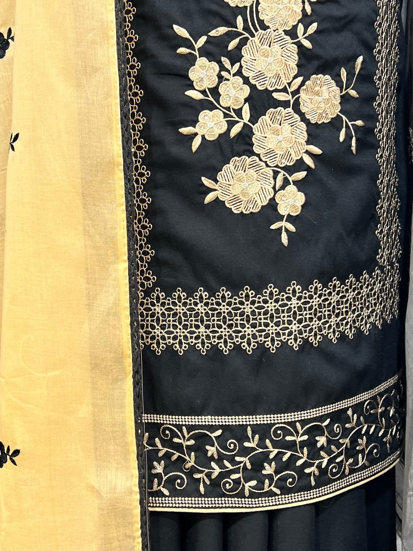 Embroidered cottons 3pcs