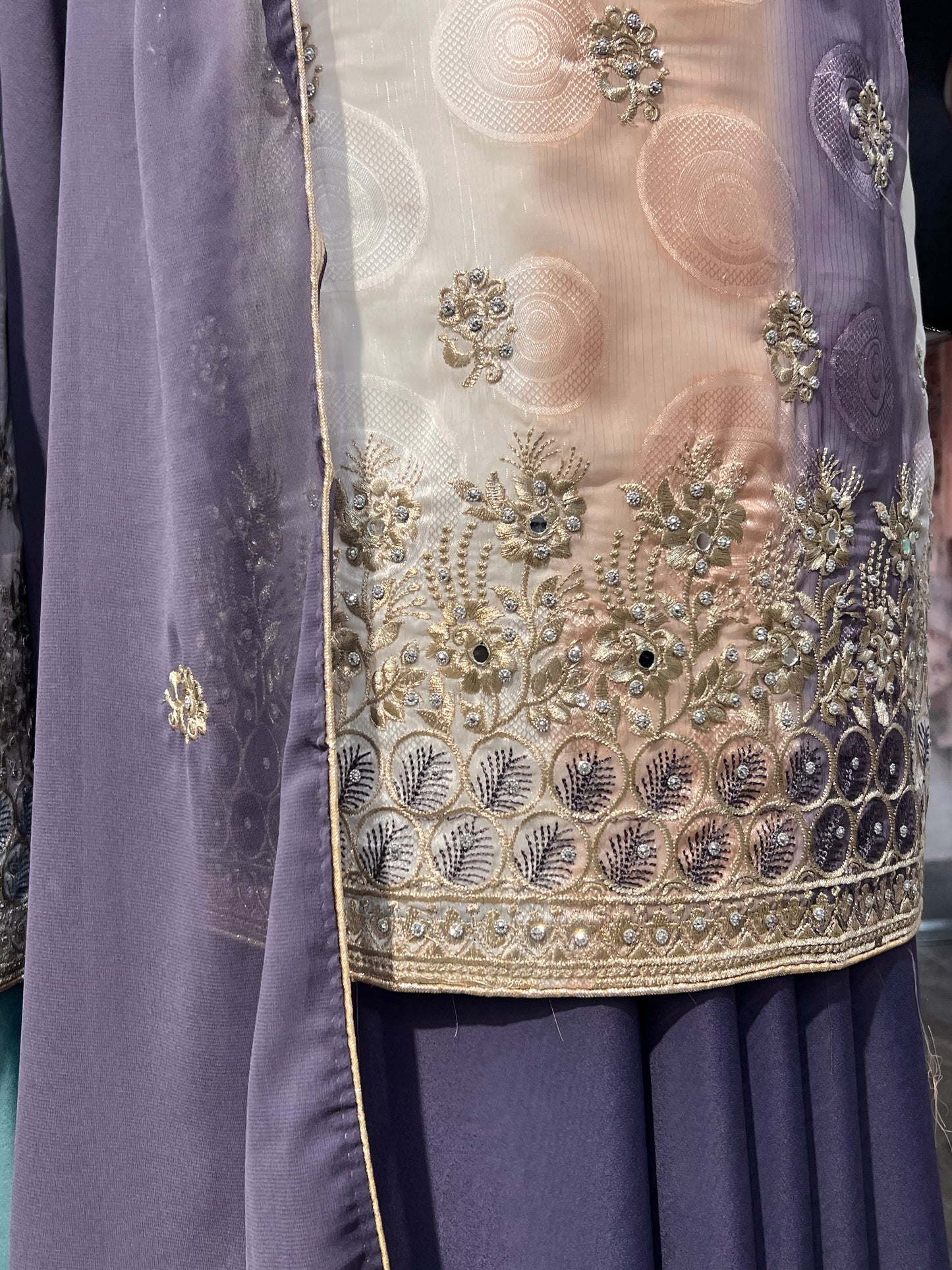 Embroidered broshia 4pcs