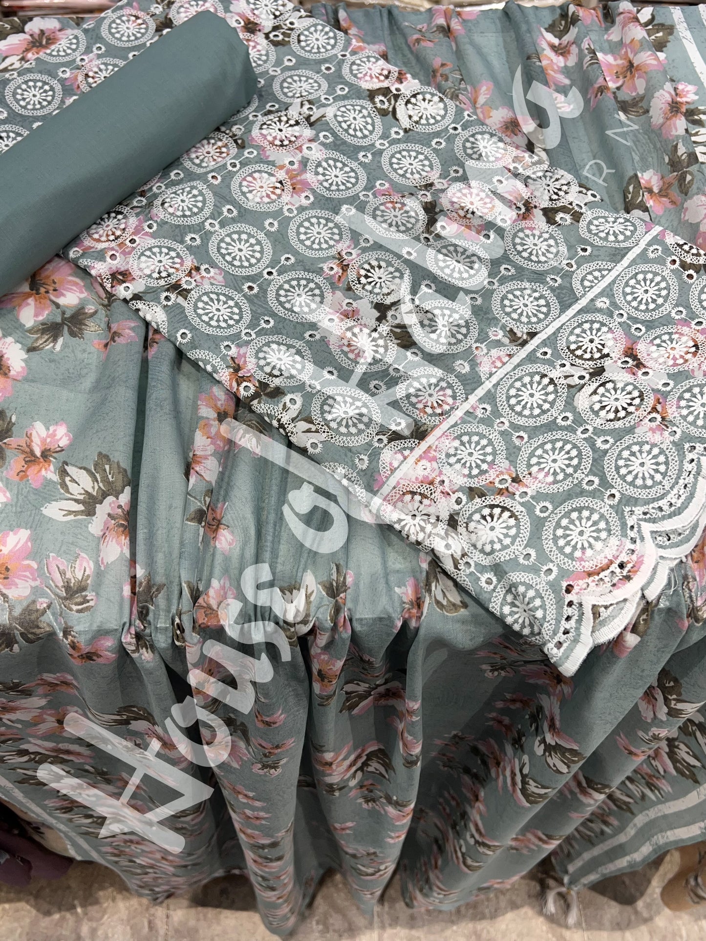 Embroidered cotton 3pcs