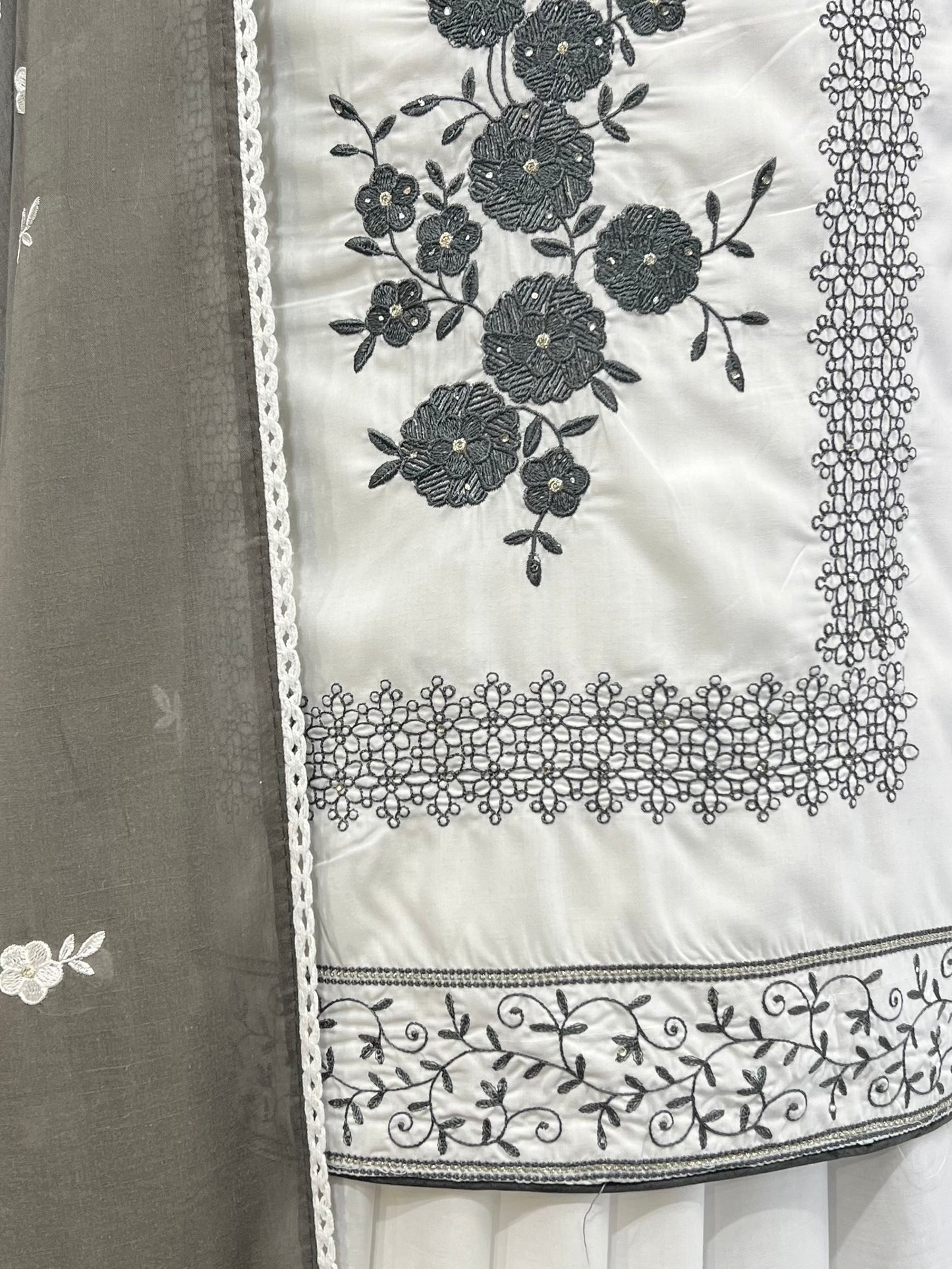 Embroidered cottons 3pcs